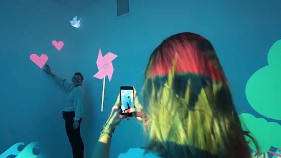 Artists choose Optoma for interactive #selfie installation